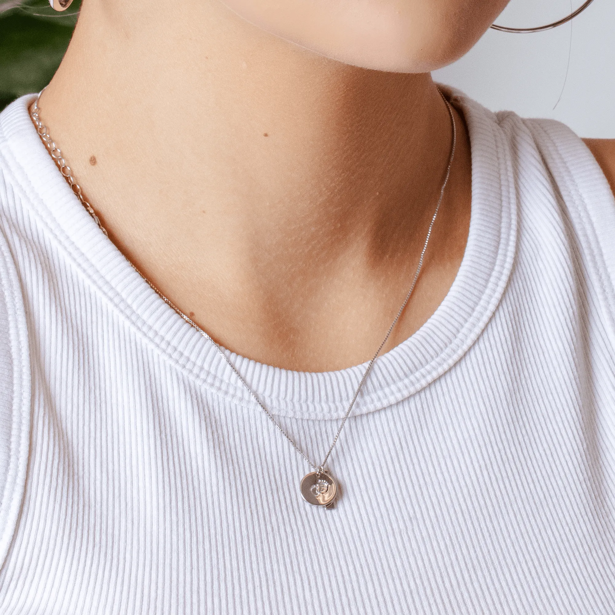 Rhodium Plated 925 Sterling Silver Disc Foot Print Box Chain Necklace - DIN00107RH