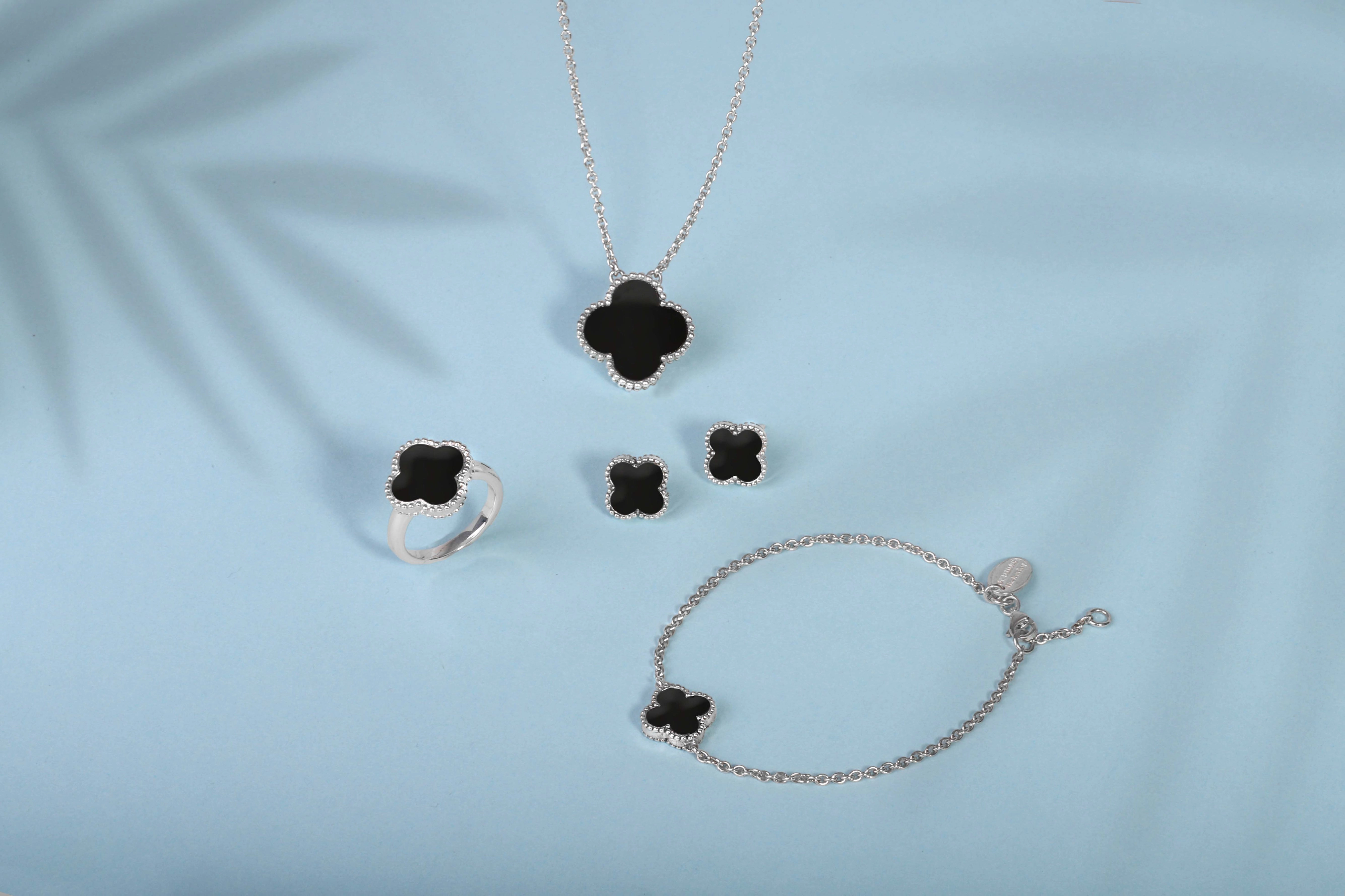 Sterling Silver Whitby Jet Bloom Large Four Leaf Clover Ball Edge Chain Necklet